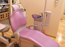 診療台はグリーンとピンクの2色